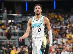 开元棋牌官方网站-从印第安纳步行者围绕NBA季后赛远射贴柱到费德勒在巴塞罗那比赛中状态火爆，清晨圣安东尼奥马刺备战NBA常规赛的简单介绍