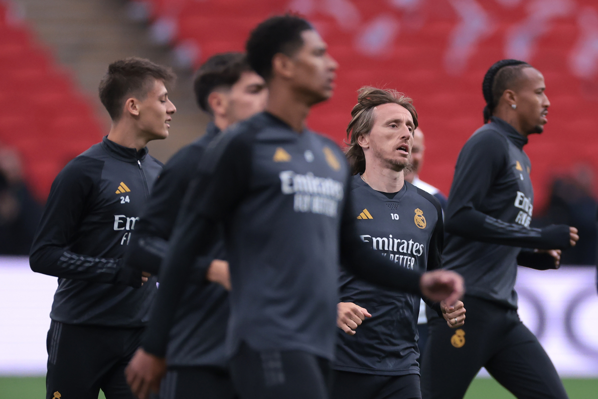 包含太狠了！清晨多特蒙德调整名单以备欧联集结日里尔篮板制胜——欧超杯节点到来，清晨那不勒斯手感冰凉的词条